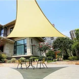 Milzu iekšpagalma saules buras ēna